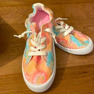 Super cute tommy Bahamas tie dye elastic back sneakers. Brand new.